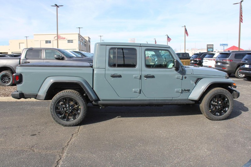 Jeep Gladiator Vehicle Image 02