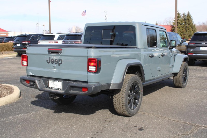 Jeep Gladiator Vehicle Image 03