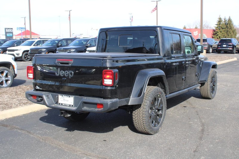 Jeep Gladiator Vehicle Image 03