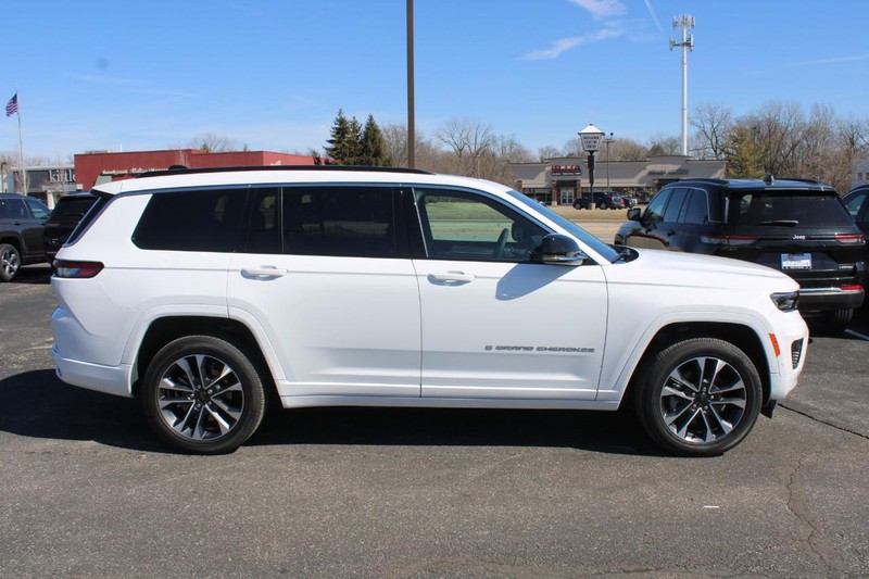 Jeep Grand Cherokee L Vehicle Image 02