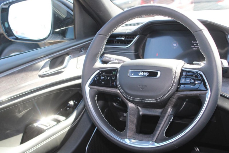 Jeep Grand Cherokee L Vehicle Image 07