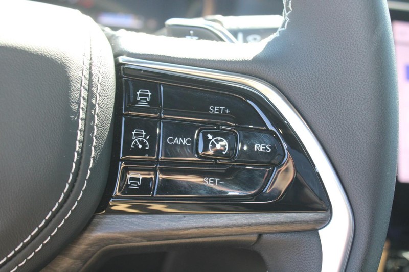 Jeep Grand Cherokee L Vehicle Image 09