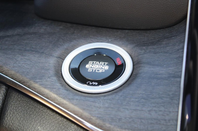 Jeep Grand Cherokee L Vehicle Image 10
