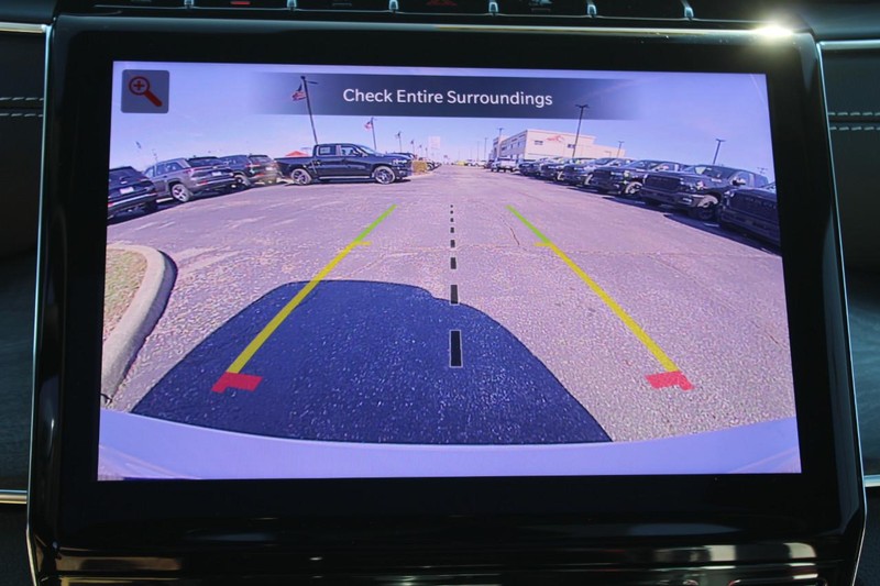 Jeep Grand Cherokee L Vehicle Image 13