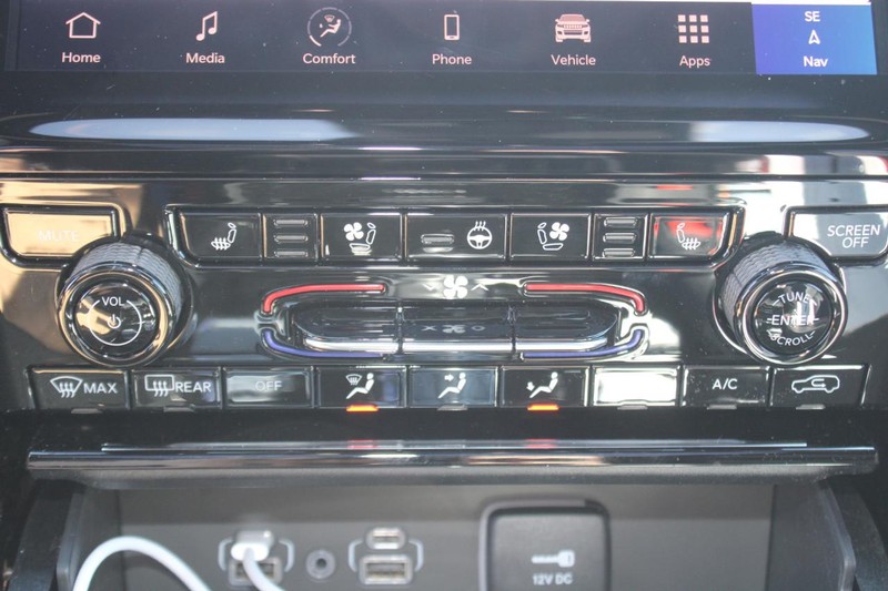 Jeep Grand Cherokee L Vehicle Image 14