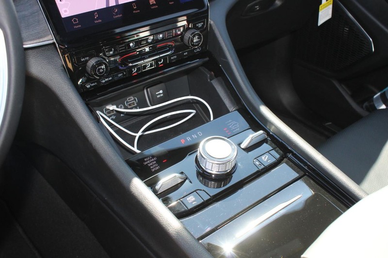 Jeep Grand Cherokee L Vehicle Image 15