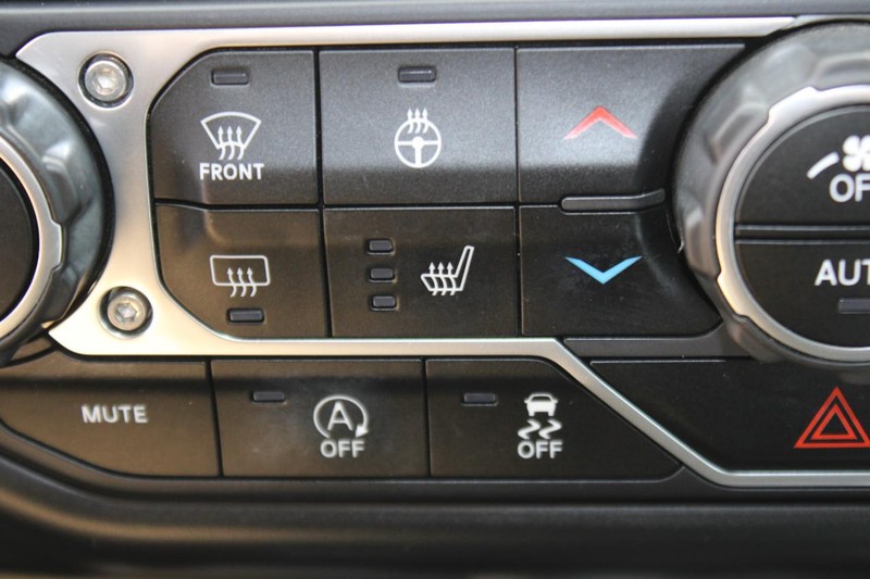 Jeep Wrangler Unlimited Vehicle Image 16