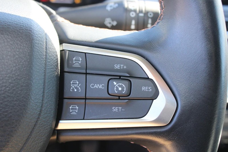 Jeep Compass Vehicle Image 16