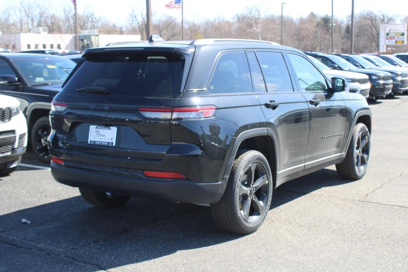 Jeep Grand Cherokee Vehicle Image 03