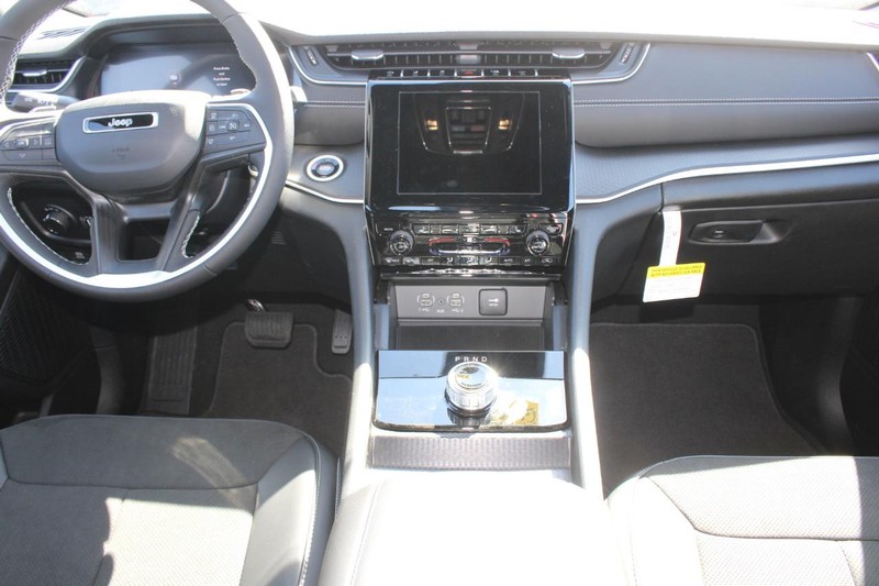 Jeep Grand Cherokee Vehicle Image 06