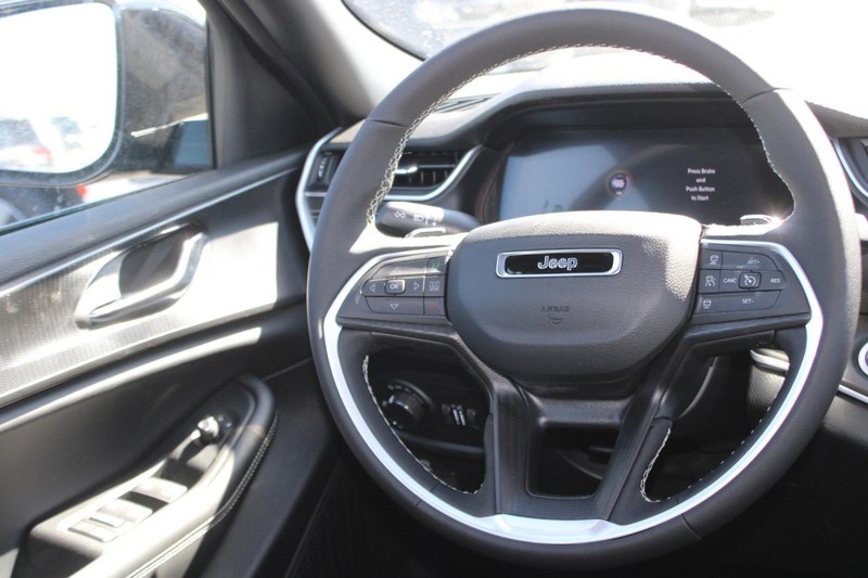 Jeep Grand Cherokee Vehicle Image 07