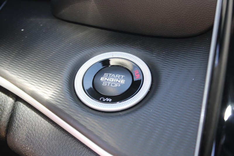 Jeep Grand Cherokee Vehicle Image 10