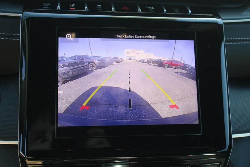 Jeep Grand Cherokee Vehicle Image 13