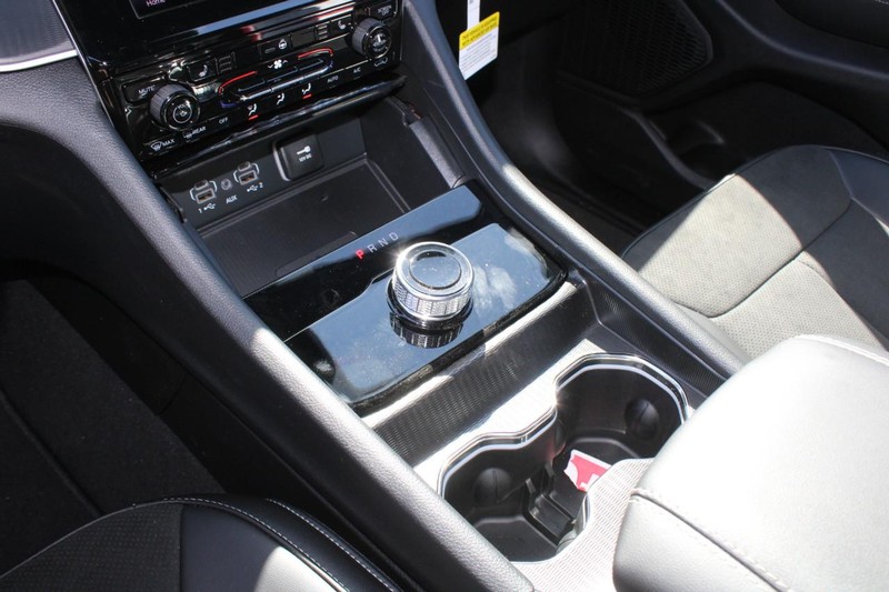 Jeep Grand Cherokee Vehicle Image 15