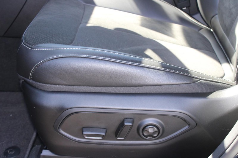 Jeep Grand Cherokee Vehicle Image 20