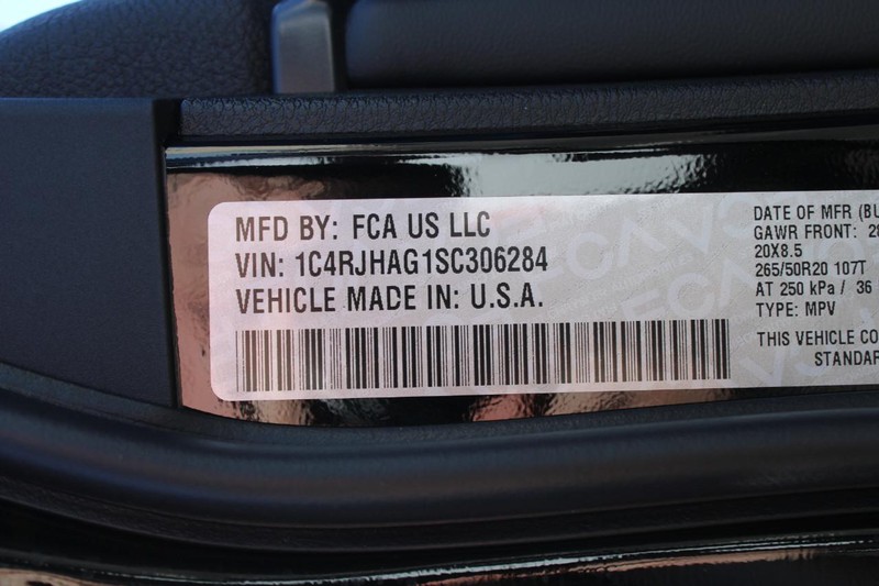 Jeep Grand Cherokee Vehicle Image 21