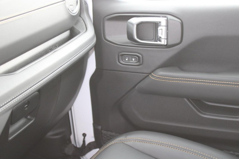 Jeep Wrangler Vehicle Image 16