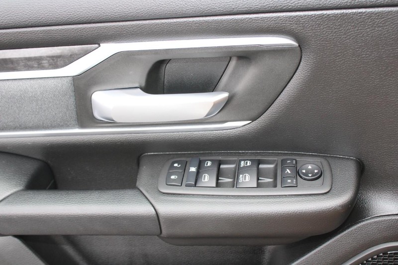 Ram 1500 Vehicle Image 24