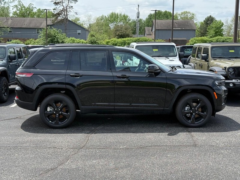 Jeep Grand Cherokee Vehicle Image 02