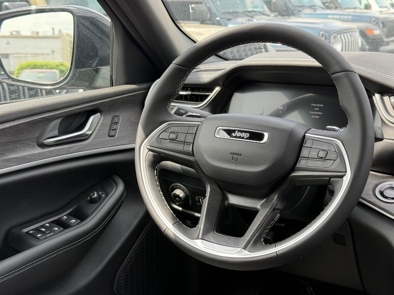Jeep Grand Cherokee Vehicle Image 07