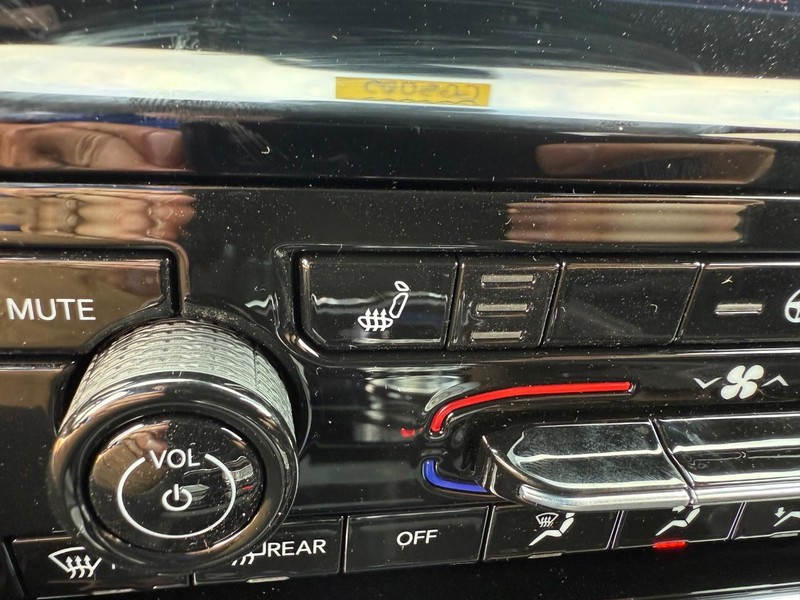 Jeep Grand Cherokee Vehicle Image 11