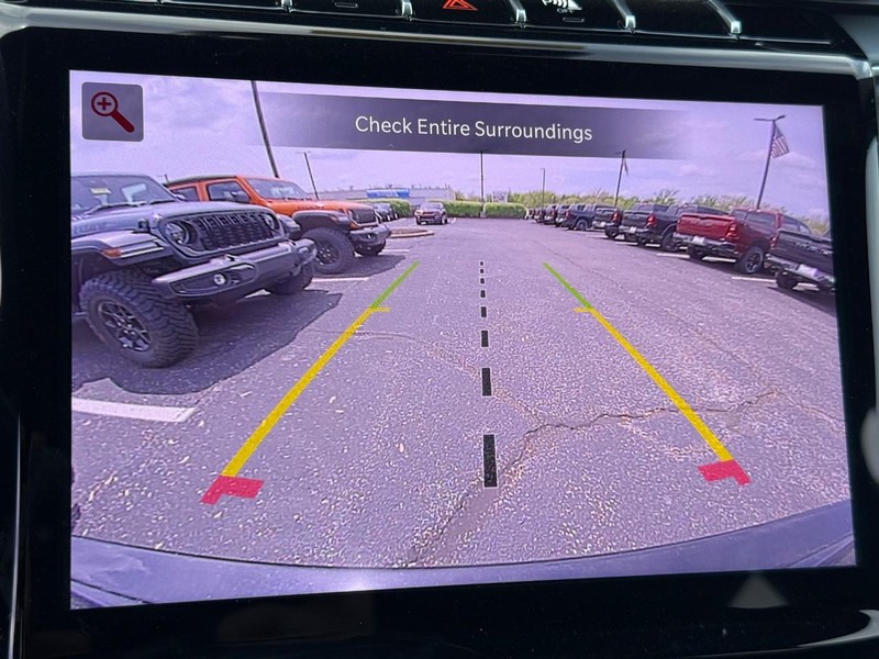 Jeep Grand Cherokee Vehicle Image 13
