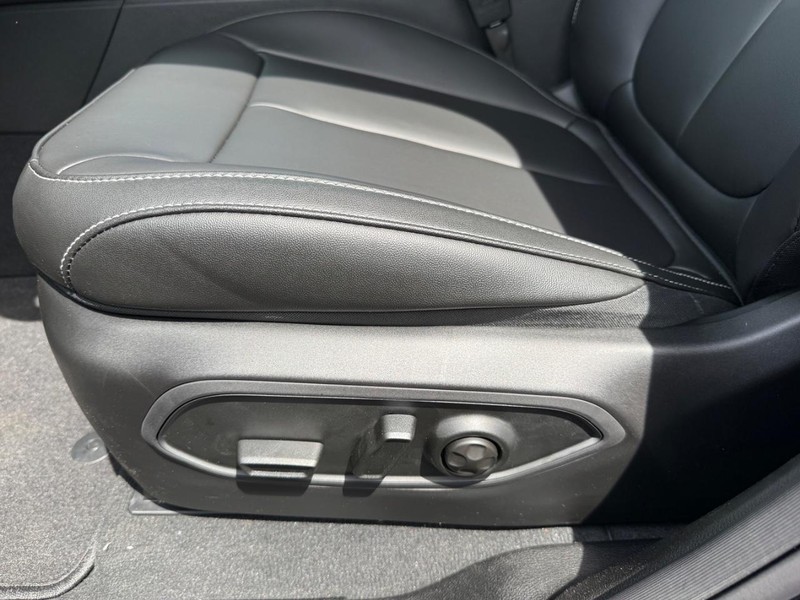Jeep Grand Cherokee Vehicle Image 20