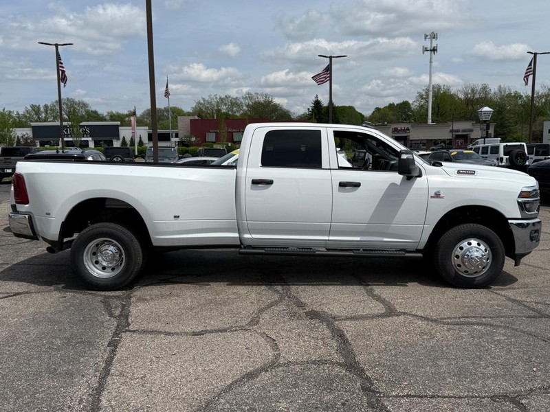 Ram 3500 Vehicle Image 02