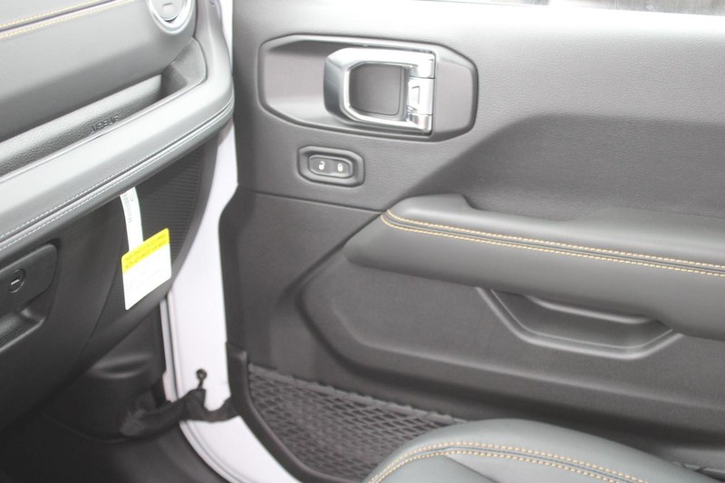 Jeep Wrangler Vehicle Image 16