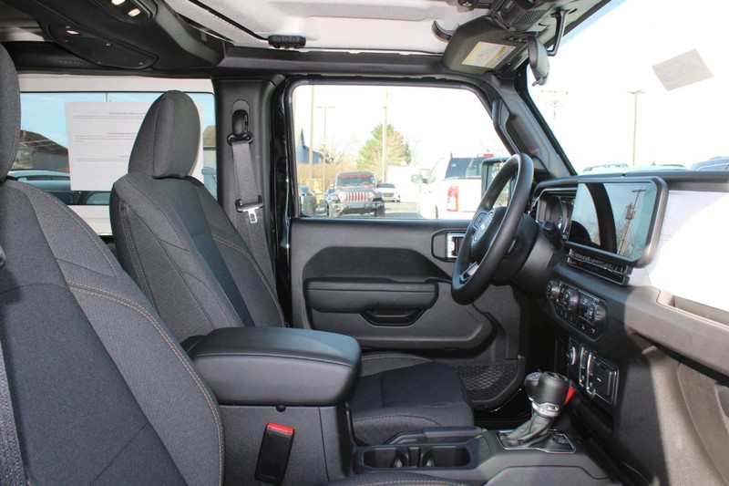 Jeep Wrangler Vehicle Image 04