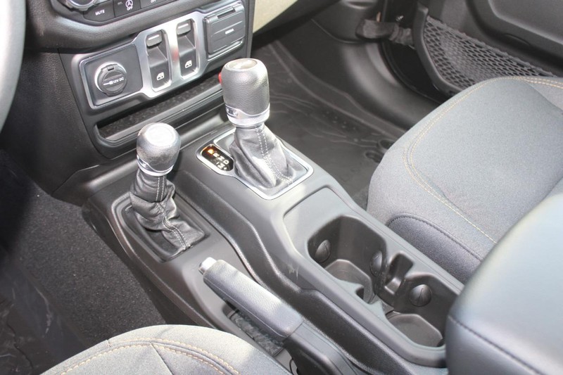 Jeep Wrangler Vehicle Image 13