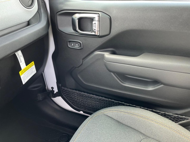 Jeep Wrangler Vehicle Image 16