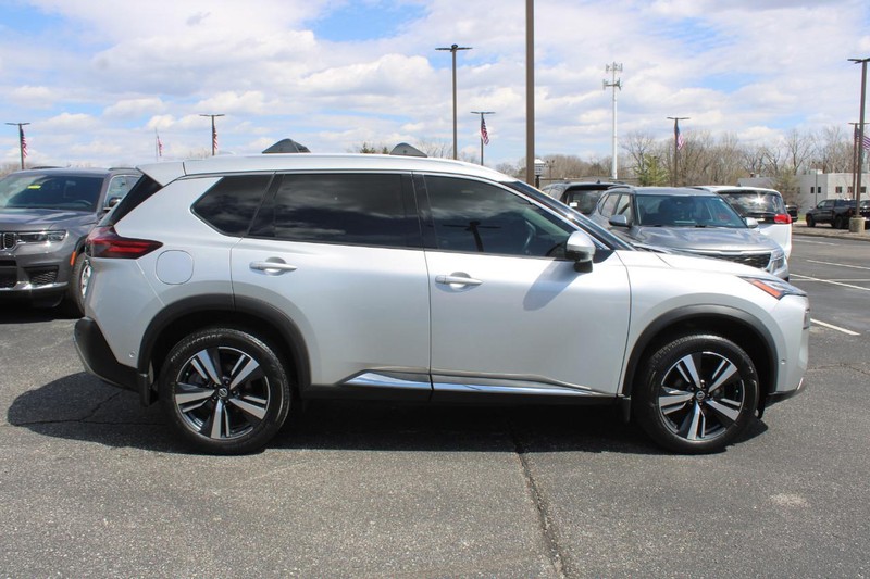 Nissan Rogue Vehicle Image 02