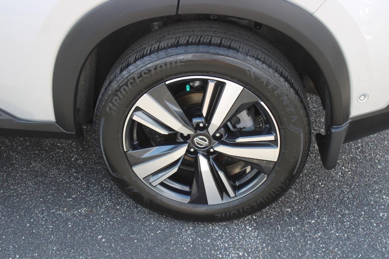 Nissan Rogue Vehicle Image 06