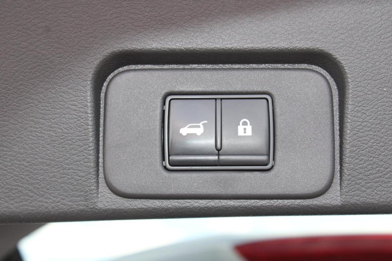 Nissan Rogue Vehicle Image 08