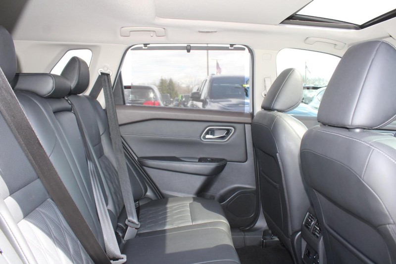 Nissan Rogue Vehicle Image 11