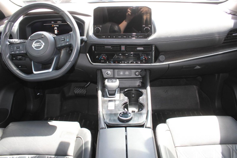 Nissan Rogue Vehicle Image 13