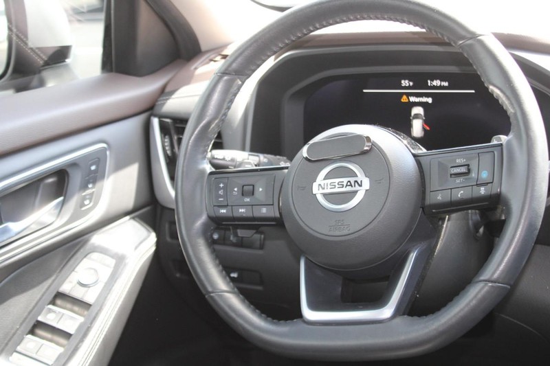 Nissan Rogue Vehicle Image 14