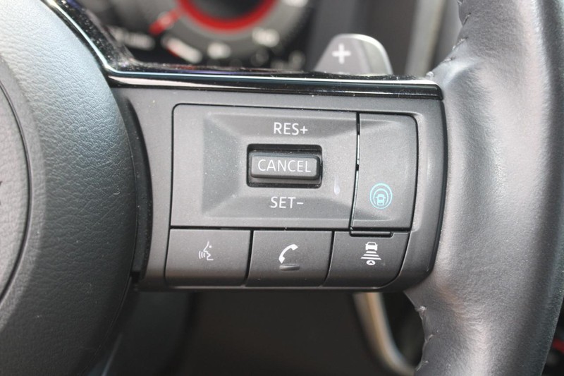 Nissan Rogue Vehicle Image 16