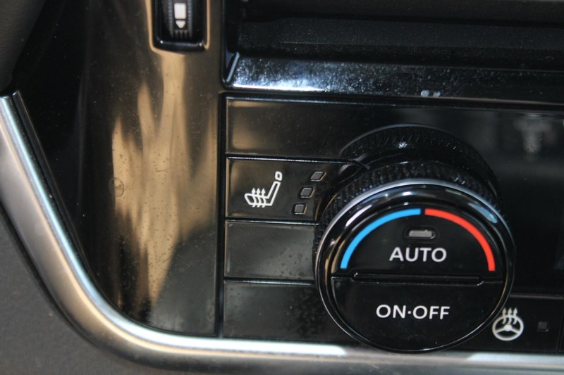 Nissan Rogue Vehicle Image 18