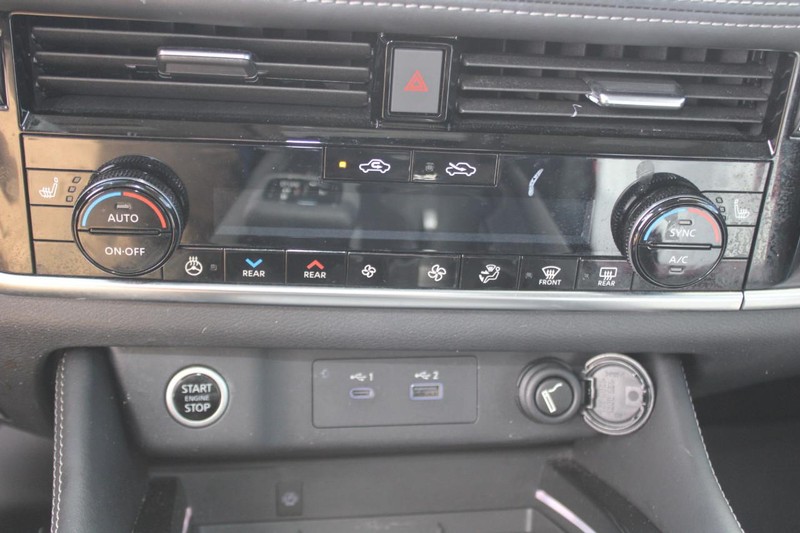 Nissan Rogue Vehicle Image 21