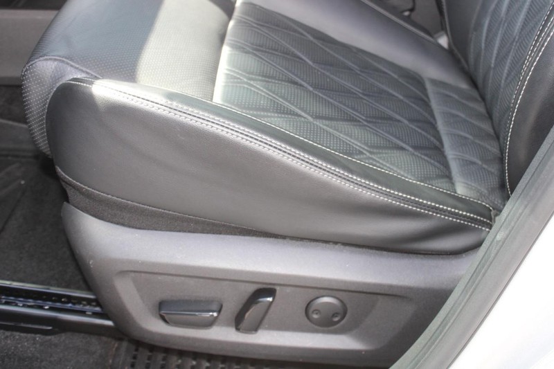 Nissan Rogue Vehicle Image 27