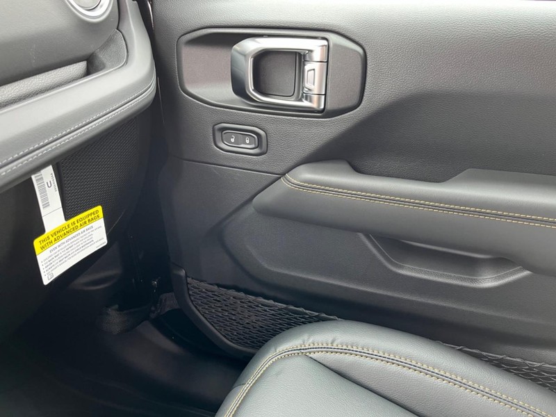 Jeep Wrangler 4xe Vehicle Image 16