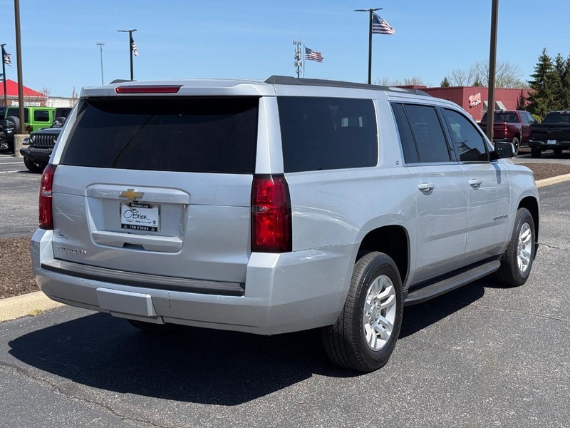 Chevrolet Suburban Vehicle Image 03