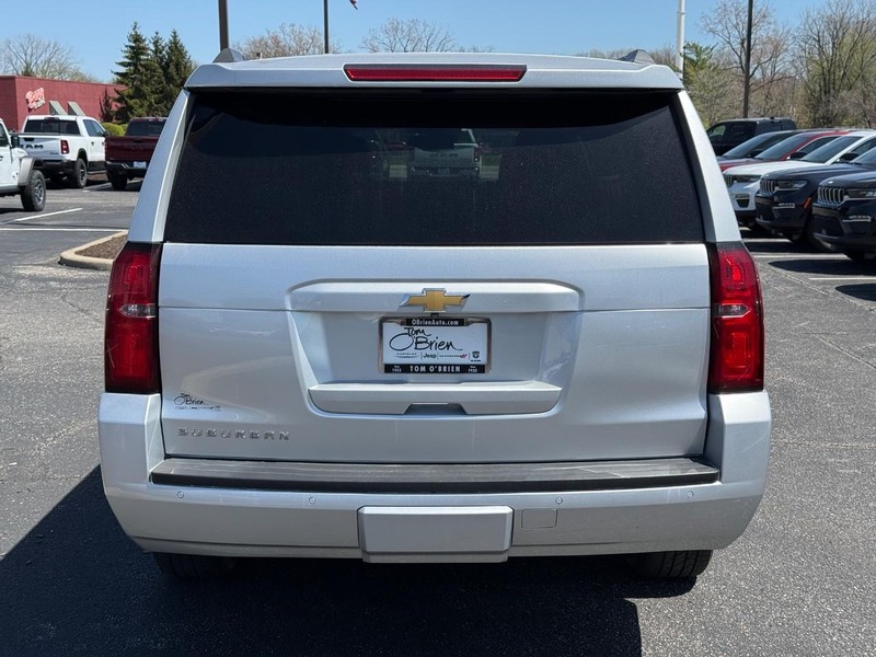 Chevrolet Suburban Vehicle Image 04