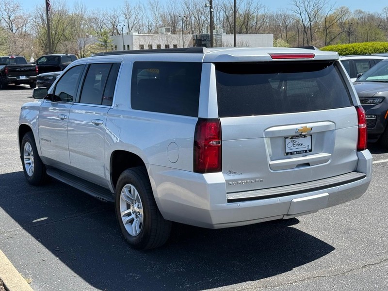 Chevrolet Suburban Vehicle Image 05
