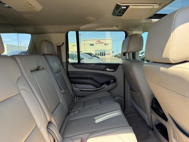 Chevrolet Suburban Vehicle Image 11