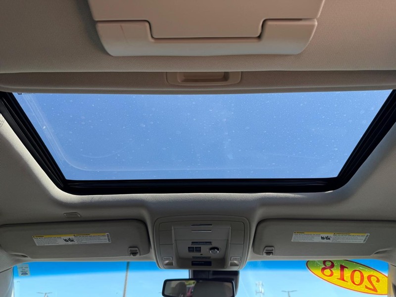 Chevrolet Suburban Vehicle Image 12