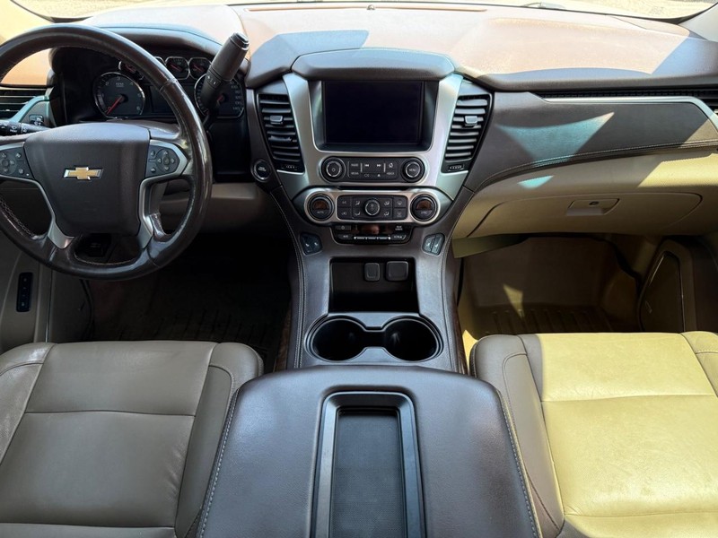 Chevrolet Suburban Vehicle Image 13