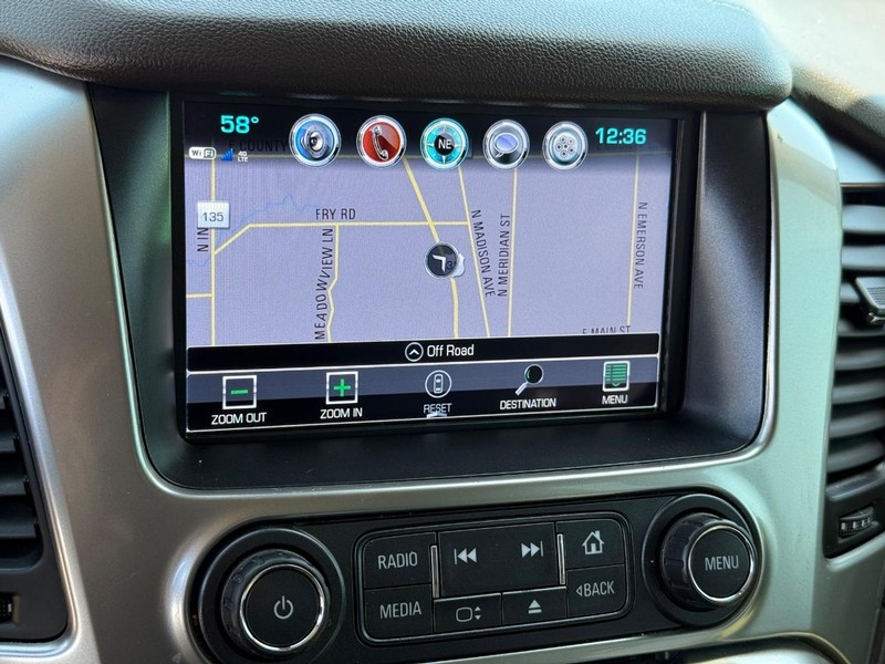 Chevrolet Suburban Vehicle Image 19